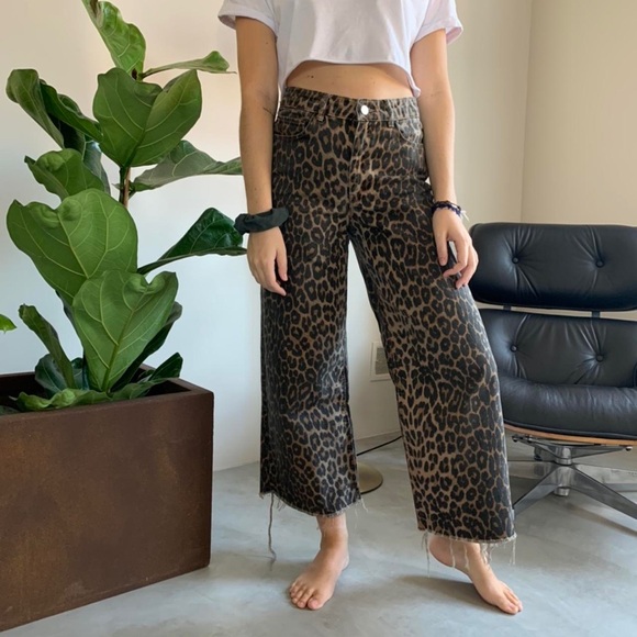 Zara Denim - Zara Leopard Print crop wide leg pants Size 00